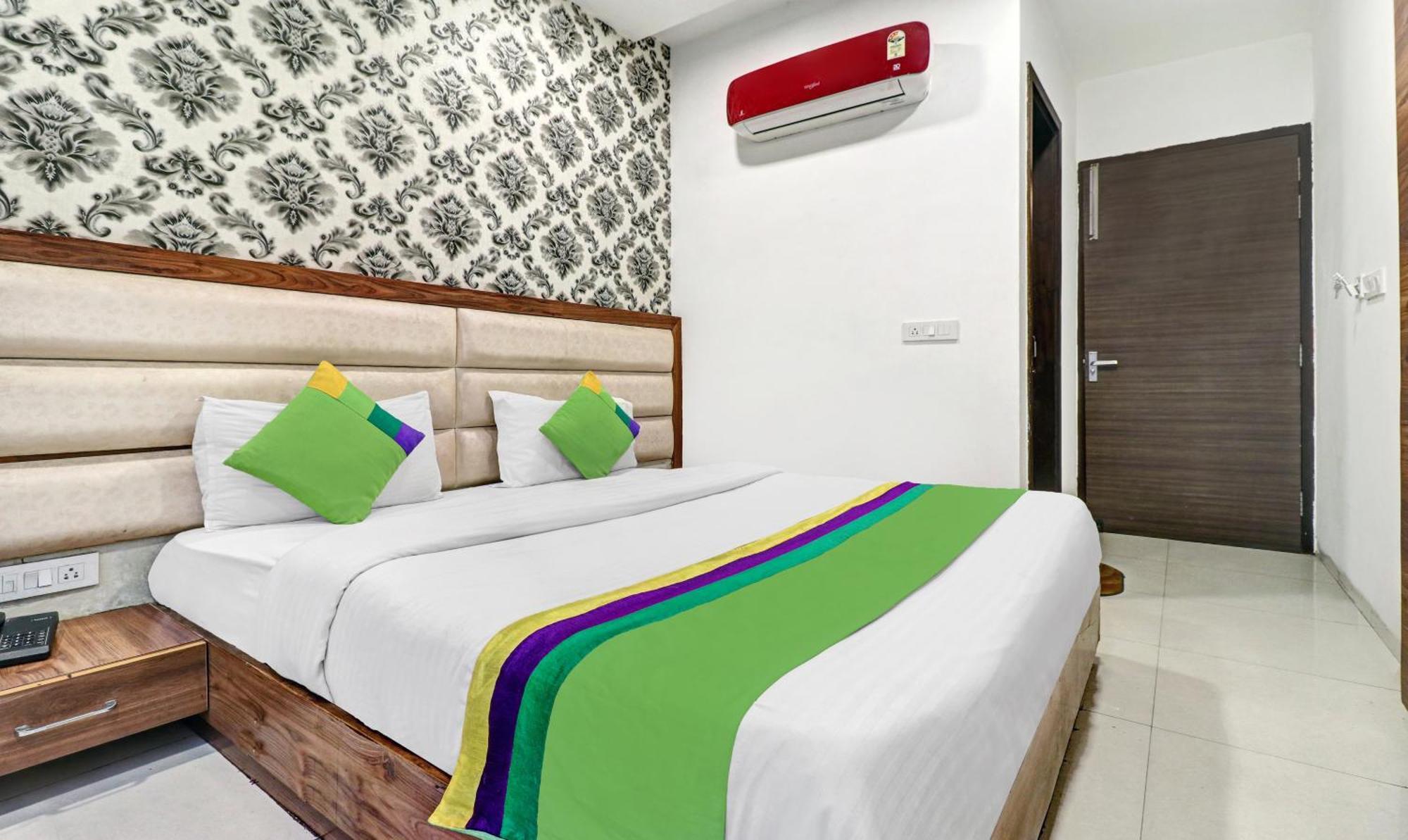 Treebo Trip Unique Hotel Queenz Road Amritsar Extérieur photo