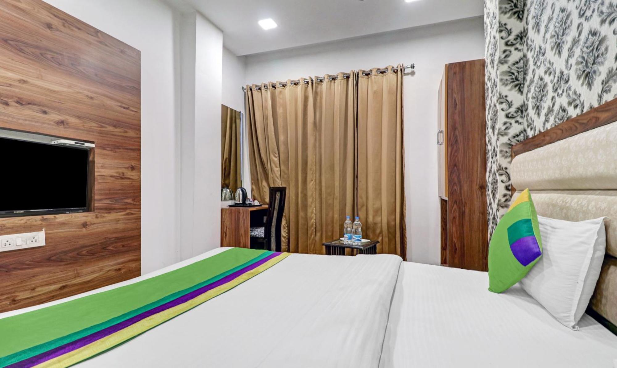 Treebo Trip Unique Hotel Queenz Road Amritsar Extérieur photo