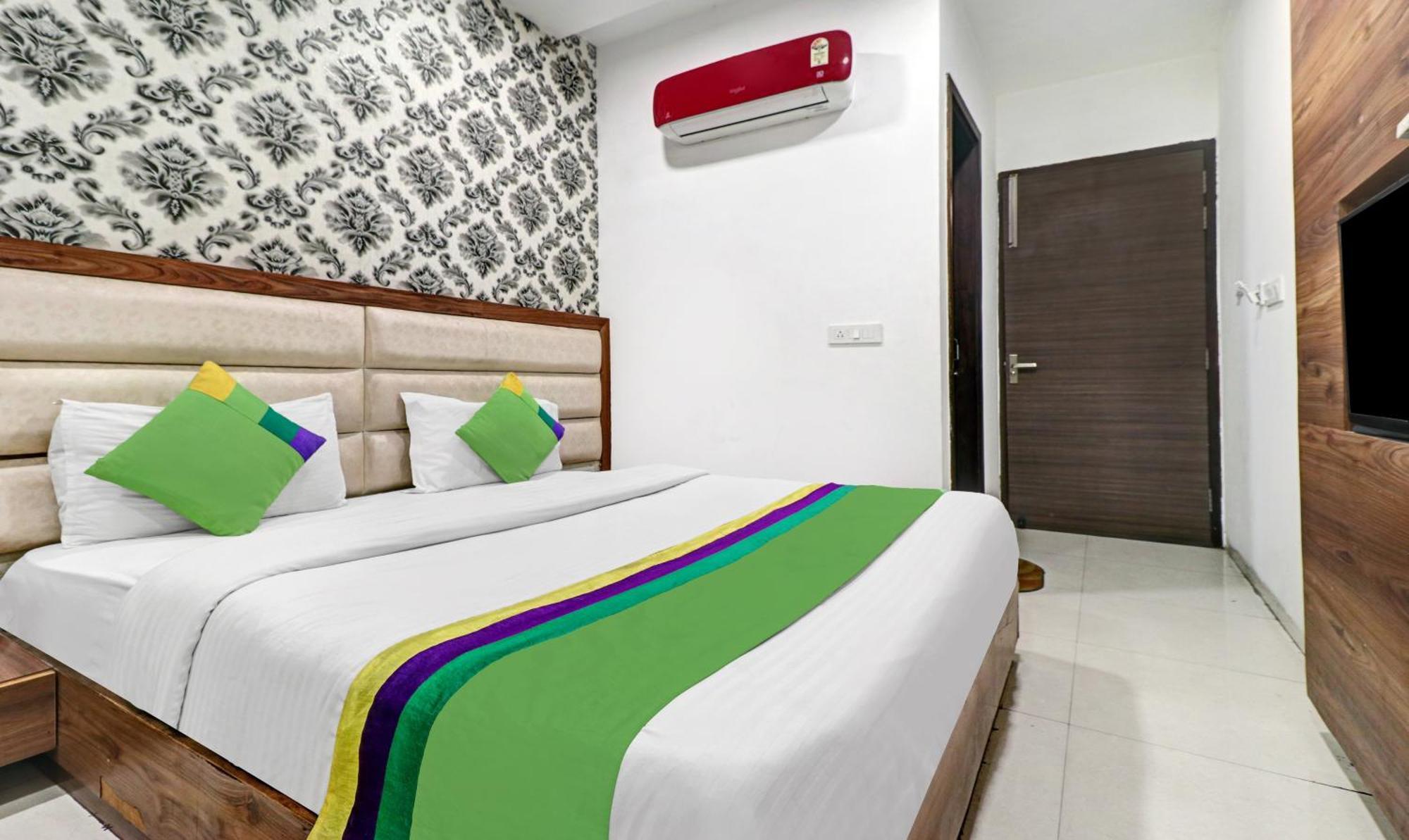 Treebo Trip Unique Hotel Queenz Road Amritsar Extérieur photo