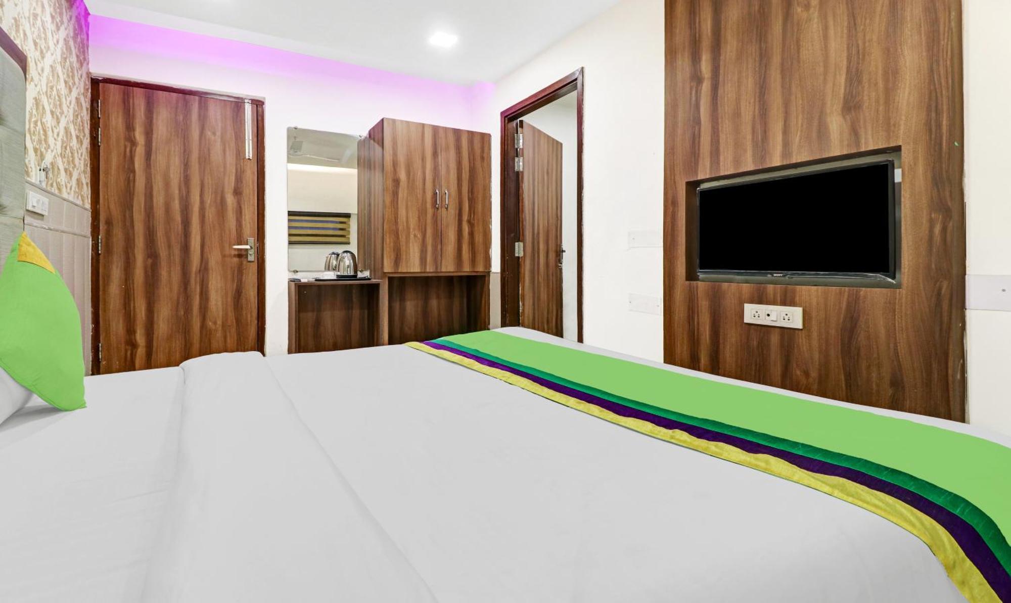 Treebo Trip Unique Hotel Queenz Road Amritsar Extérieur photo