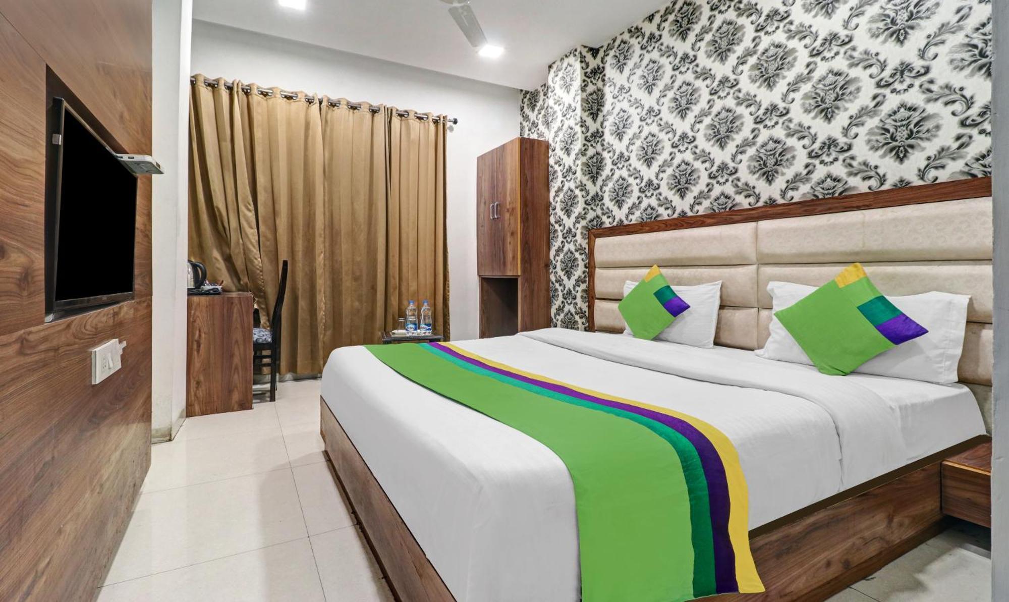 Treebo Trip Unique Hotel Queenz Road Amritsar Extérieur photo