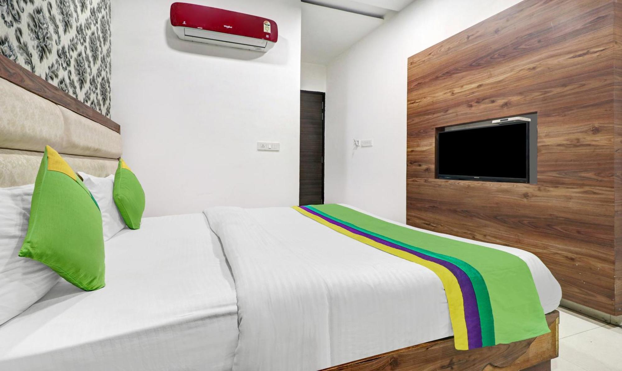 Treebo Trip Unique Hotel Queenz Road Amritsar Extérieur photo